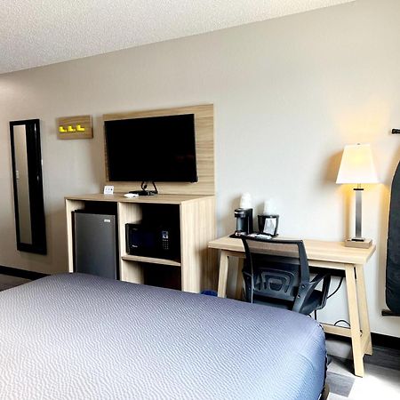 Hotel Super 8 By Wyndham Cedar Rapids Exterior foto