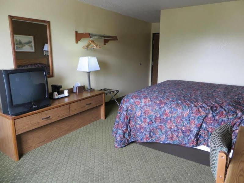 Hotel Super 8 By Wyndham Cedar Rapids Exterior foto